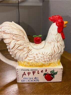 Vintage Young's HEARTFELT KITCHEN CREATIONS Rooster Teapot